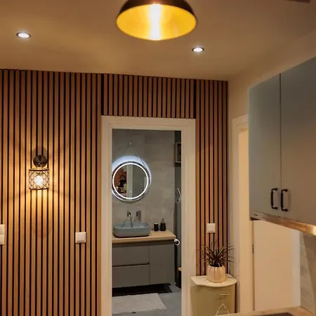 Vintage-Inspired 2Bdr Apt - 15' To Monastiraki-3