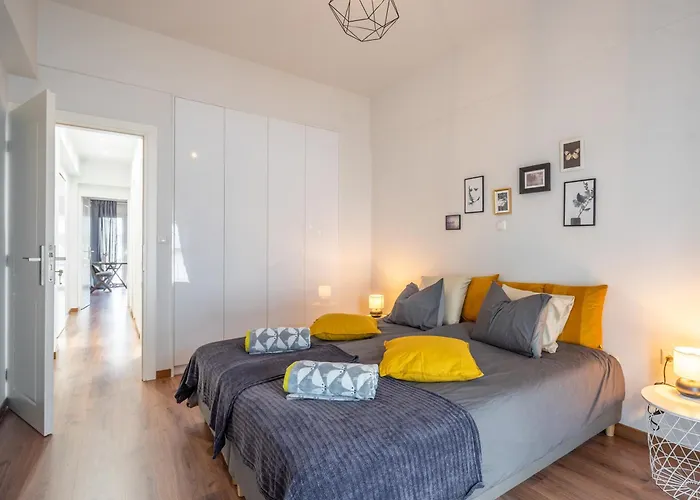 Modern Living - 2 Bedroom & 2 Bathroom - Greecing